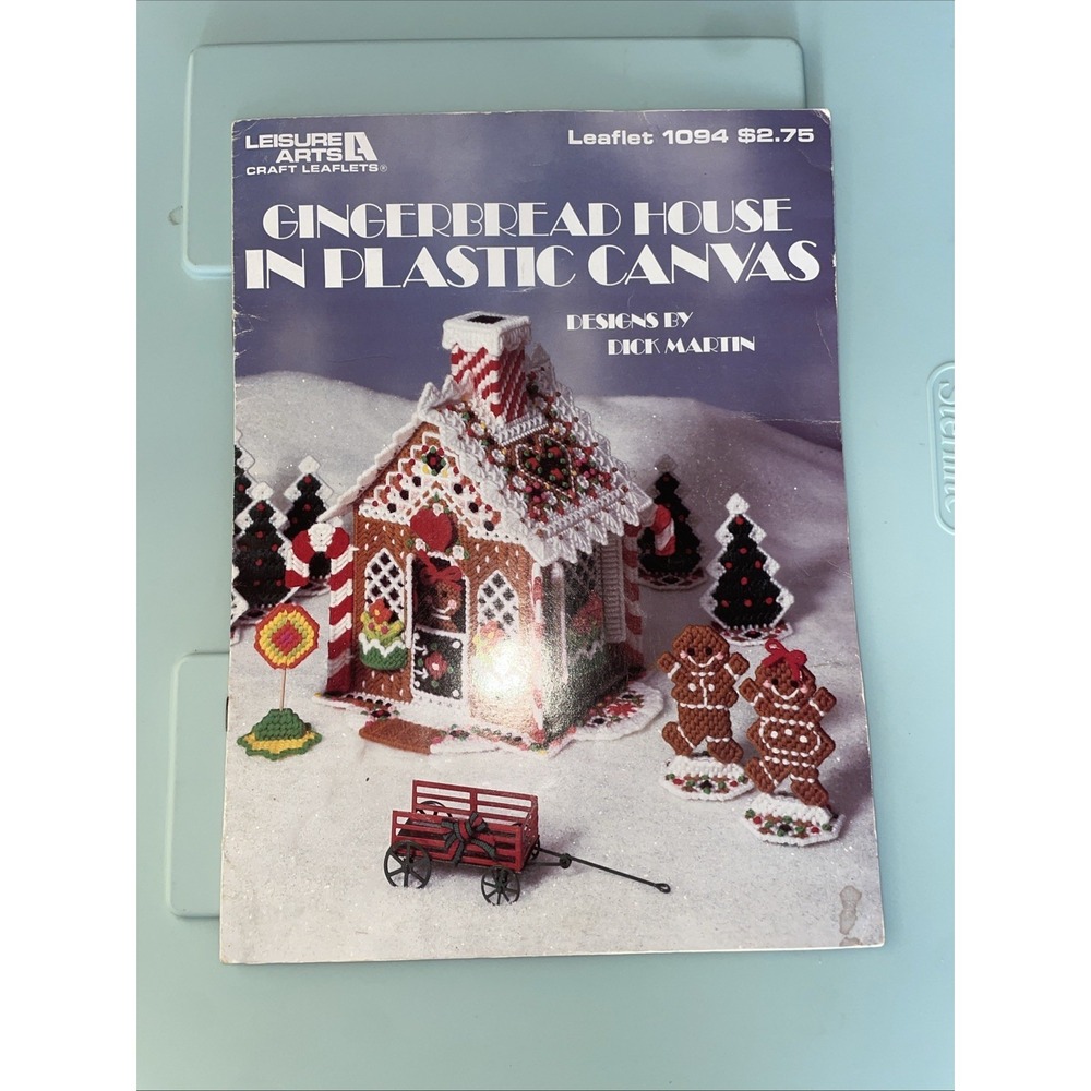 Leisure Arts Gingerbread  House Plastic Canvas Christmas Pattern Leaflet Booklet